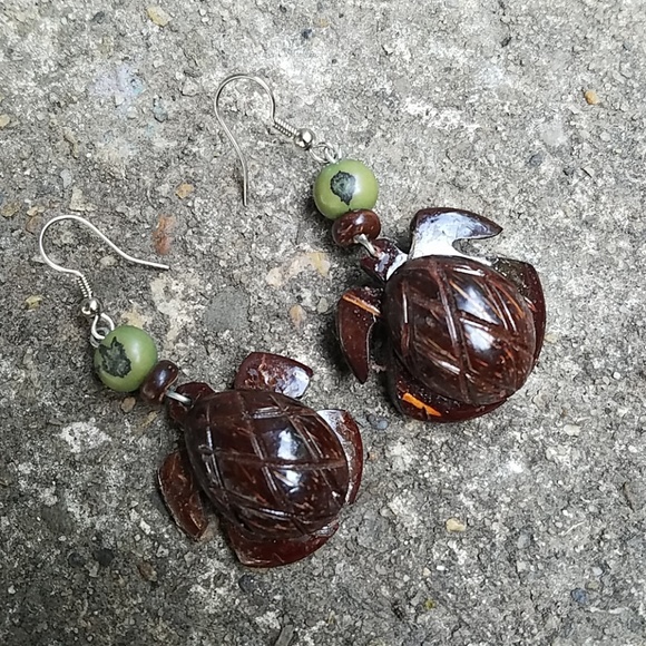 Wooden Turtle Earrings - Picture 2 of 4